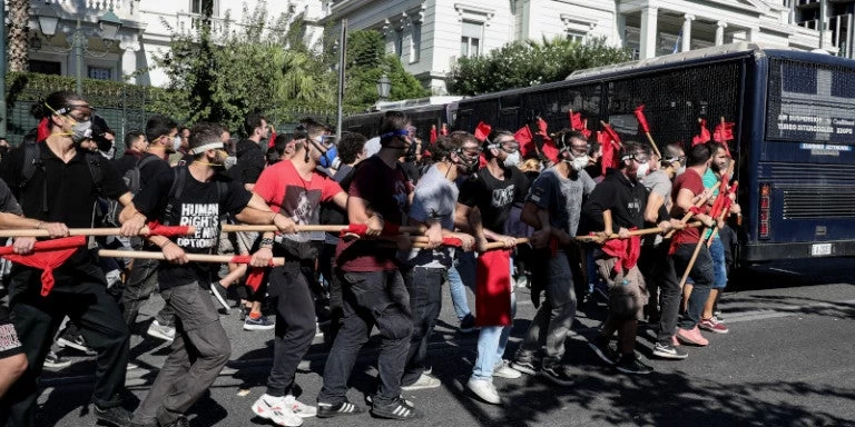 Στέλνουν πεζοδρόμιο τις πορείες και τις διαδηλώσεις -Πόση ώρα θα διαρκούν, όλες οι αλλαγές
